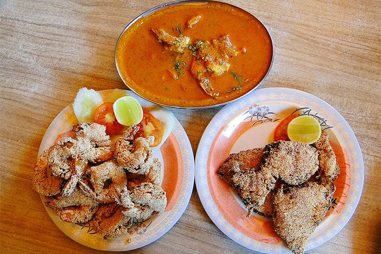 Best Places to Eat in Ganpatipule: Local Malvani Meals and Beachside Bites