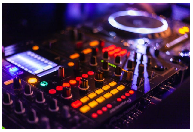 Best DJ Entertainment Services for Special Events
